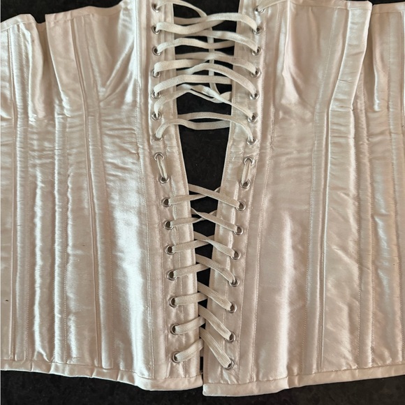 White Cotton Structured Boned Bridal Style Corset with Silver Grommets - Picture 14 of 14